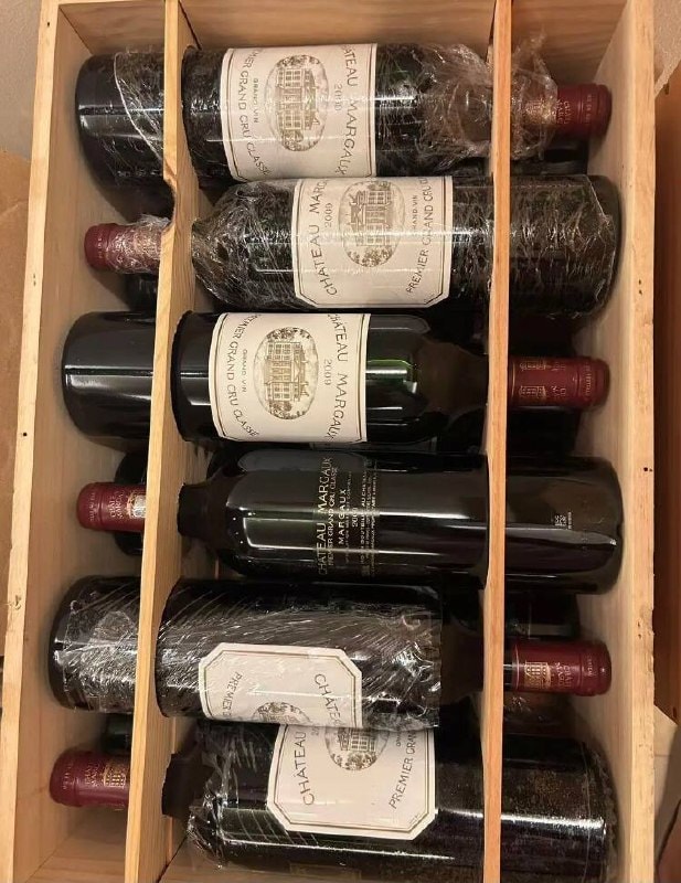 Wine display cabinet